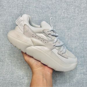 UGG NWOB LA Cloud Trainer Women's Size 6